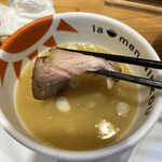 ラーメンにっこう - レアチャーシュー：コチラもフワッとトロけるイメージのチャーシューです。肉の旨味もしっかり脂は少なく感じるのですが、、、旨いです。