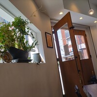 Eccomi - 店内から入り口を撮りました。