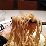 魚魚 - オリジナル中細麺。