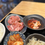 Wagyu U Yakiniku Jukusei O Otoro Gyuutan Kokusan Gyuu Horumon Date No Kura - 