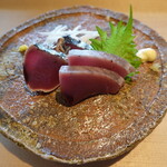 鮨裕禅 - ケンケン鰹(釣り鰹)船上〆、にんにくマヨネーズ、生姜醤油