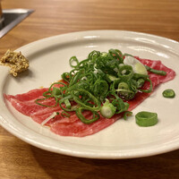 焼肉割烹QUON - 和牛ほほ肉刺 ねぎからし