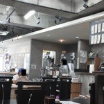 魚屋カフェ 濱の市 - 201307　濱の市　店内⇒（カウンターもあります