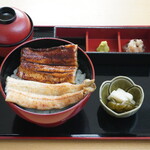 紅白鰻魚蓋飯 (1只)