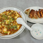 中国料理 東海園 - マーボー丼と餃子