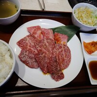 馬車道 de 焼肉 DOURAKU CORRIDA 北仲ブリック＆ホワイト店 - 