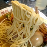 Ramen Karate Kiddo - 低加水(なんだって！)中太麺。とーっても美味しい麺です！