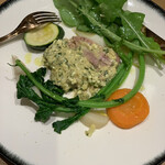 レフ アオキ - メイン肉は仔牛の舌のポシェ、ソースの舌の肉はこんな感じです