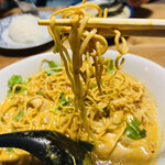 バーンタイ - パリパリ麺をリフトじゃああぁぁぁ(ꐦ°᷄д°᷅)‼️