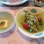 ヌキエ - ランチの冷奴とサラダ