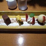 ヌキエ - ランチのスイーツとフルーツ