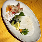 いざかや しん - お造りの内容は、赤貝、寒鰆炙り、鯛、カンパチ、地穴子薄造りでした(o^^o)