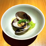 いざかや しん - 浅利と春キャベツの酒蒸しです(o^^o)