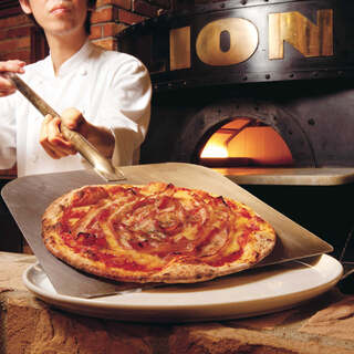 Ikebukuro West Exit Store's famous oven-baked pizza