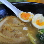 麺屋 達 - ラーメン並盛(650円)＋セット(のり３枚＋たまご)100円　チャーシュー、たまご
