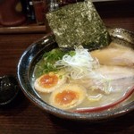とんこつ醤油(690円)