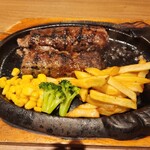 BRONCO BILLY - 定番のがんこハンバーグ、お昼はこれとサラダで大満足できますね