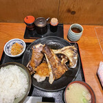Binchousumi Biyaki Jige - 鮪かま（大）炭火焼き定食　
