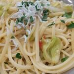 オステリア ラ フェニーチェ - アンチョビ・キャベツ・シラスのリングイーネ(平たいロングパスタ)ヽ(*´∀｀)ﾉ♪