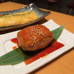 Sakae No Chuushin De Tebasaki Wo Sakebu Sakateba - 豚ロースの肉巻きおにぎり 530円