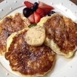 コパン・コピーヌ - リコッタチーズのスフレパンケーキ レモンのはちみつ添え