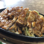 さつき食堂 - 生姜焼き定食のステーキ皿　税込1200円