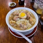 広州市場 - 広州肉汁雲呑麺醤油870円です。もう雲呑がとことん堪能出来る一杯でした！！！