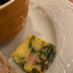 ビストロ デ トロワ - これも名前忘れた…キッシュ。