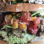 カメイノ食堂 - ジャークチキンサンド