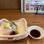 天ぷら割烹 うさぎ - 新鮮お造り８８０円。平目、シマアジ。どちらも抜群とは言えませんが、旨味は濃くて、とても美味しかったです（╹◡╹）