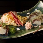 Kyouryouritakeshima Ichigo - 春の料理の一例。鯛や山菜など旬の食材が満載で、四季を感じる見た目も美しい