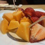 小料理 椿 - デザートは、いちごとハネージュメロン。