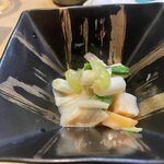 小料理 椿 - うるい、メロンが入った、ほたての和え物。