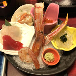 Oiwake Onsen - 夕食（カニ刺身、シラウオ，エビ、鮪刺身、赤貝、鯛、イクラ）