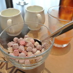 モダングリル - 珈琲と一緒に頂いた砂糖菓子