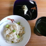 日本料理 鎌倉山倶楽部 - お食事は枝豆ご飯　香の物　赤出汁