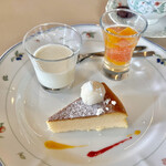 プロヴァンスの日曜日 - プチコース(\3,300)　季節の手作りデザート（チーズケーキ、ふきのとうのミルクプリン、柑橘ノンアルコールシャンパン）