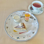 プロヴァンスの日曜日 - プチコース(\3,300)　季節の手作りデザート、紅茶