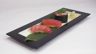 h Sushi Tofuro - 生鮪握り3種