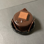 なかたに亭 - カライブ(650円)。ツヤツヤ。濃厚でビターなチョコケーキとムース。美味しい
