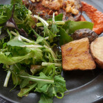 レゾナンス - 和豚もちぶたのローストポーク　ロメスコソース；付け合わせ野菜
