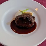 Marine Rouge - 牛フィレ肉のポワレ マデラソース