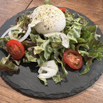 金町製麺 - ブラータチーズのサラダ仕立て　430円