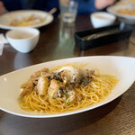 Dining kitchen VENT MARCHE - グリルチキンと霜降り平茸のゆず胡椒バター（今週のパスタ）