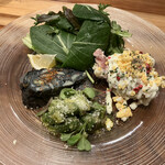 クラフトロック ブリューパブ＆ライブ - 選べる前菜盛り合わせ　1,480円
                                自家製ポテトサラダ
                                イカ墨のスパニッシュオムレツ
                                久慈ダコのケールジェノベーゼ