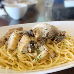 Dining kitchen VENT MARCHE - グリルチキンと霜降り平茸のゆず胡椒バター（今週のパスタ）