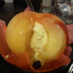 GRAND MAISON LOWE - ペーシュ☆スプーンでひと切れ食べると中にはカスタードクリームが！、