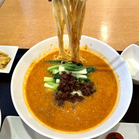 みこころ 無添加チャイナ935 - 坦々麺を麺リフト