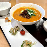 みこころ 無添加チャイナ935 - 平日限定ランチの麺セット 坦々麺 
                前菜3種、香物、ご飯、デザート付き