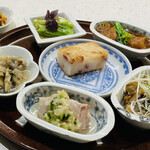 日々の中華食堂 - おばんざい定食（1,500円）＋食べる辣油